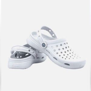 Women's Joybees Lizzie Water Clog - white